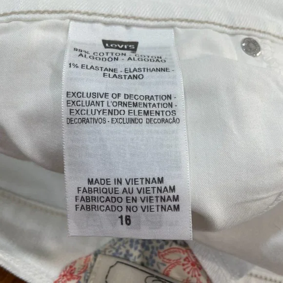 Ladies White Levi's Bermuda shorts Size 16 - Picture 3 of 6